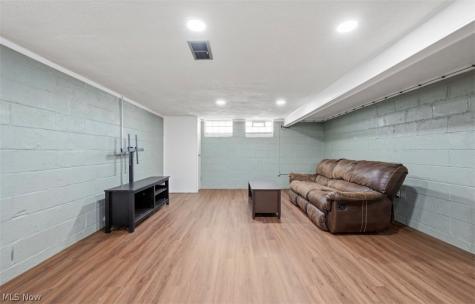 4217 Hinsdale Road South Euclid OH 44121