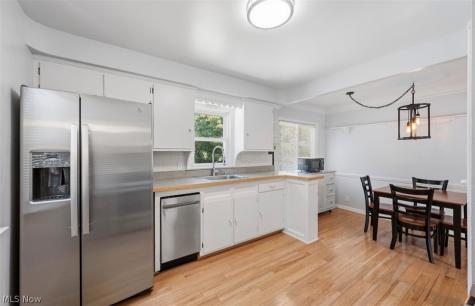 4217 Hinsdale Road South Euclid OH 44121