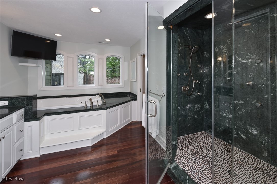 25550 Lake Road Bay Village OH 44140