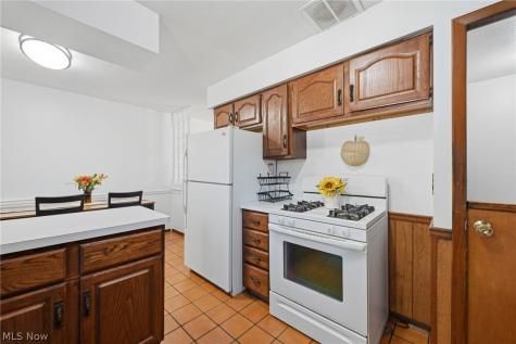 21810 Forestview Circle Brook Park OH 44142