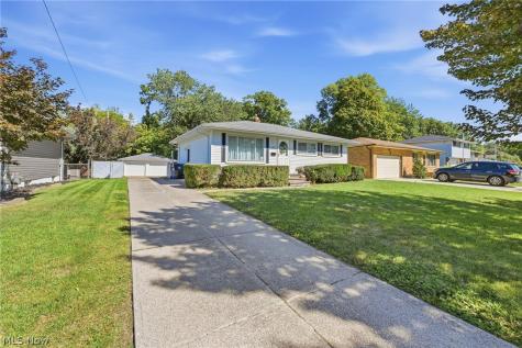 21810 Forestview Circle Brook Park OH 44142