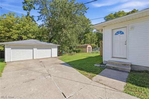 21810 Forestview Circle Brook Park OH 44142