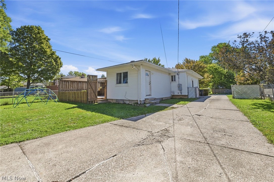 21810 Forestview Circle Brook Park OH 44142