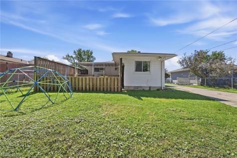21810 Forestview Circle Brook Park OH 44142
