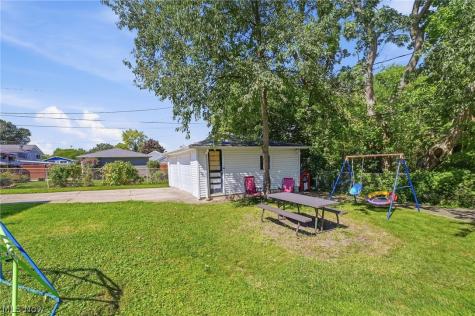 21810 Forestview Circle Brook Park OH 44142