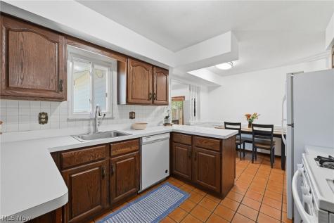 21810 Forestview Circle Brook Park OH 44142