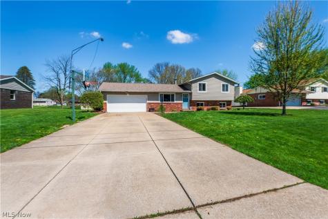 2375 Yorktown Street NW Uniontown OH 44685