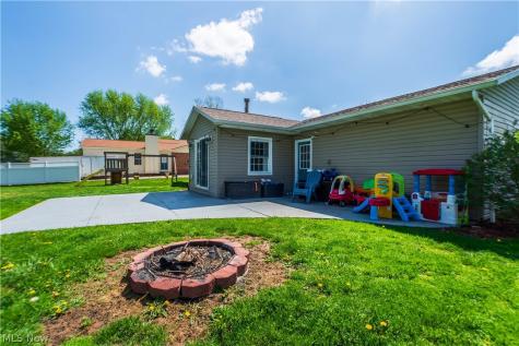 2375 Yorktown Street NW Uniontown OH 44685
