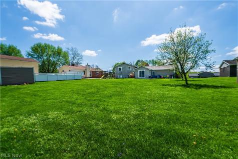 2375 Yorktown Street NW Uniontown OH 44685