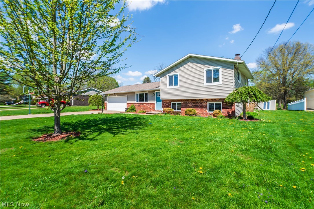 2375 Yorktown Street NW Uniontown OH 44685