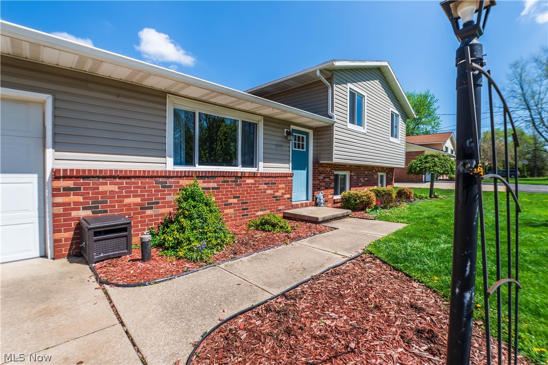 2375 Yorktown Street NW Uniontown OH 44685