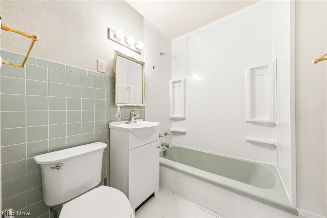 344 E 246th Street Euclid OH 44123