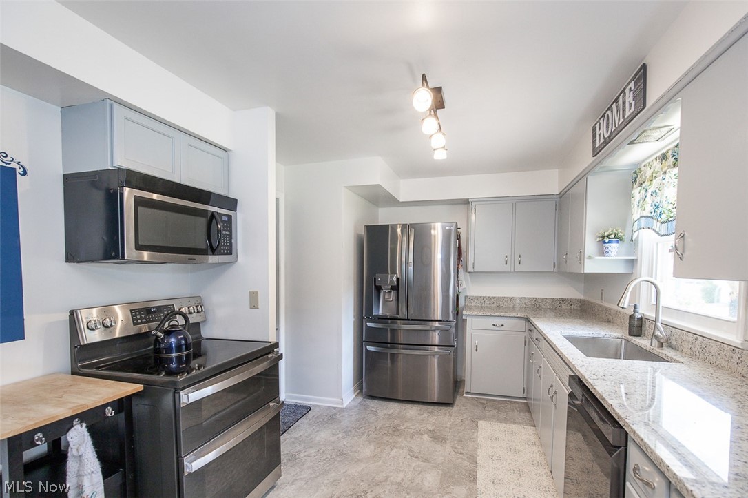 173 Terra Lane Amherst OH 44001
