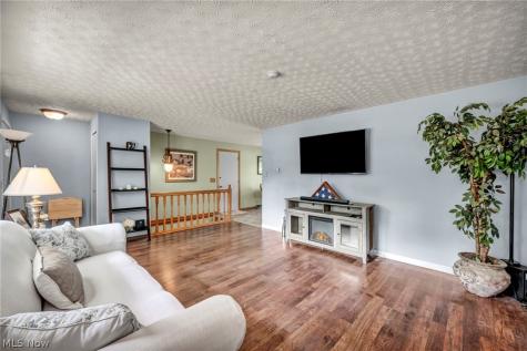 8194 Overwood Avenue NW North Canton OH 44720