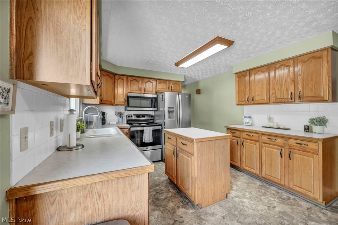 8194 Overwood Avenue NW North Canton OH 44720