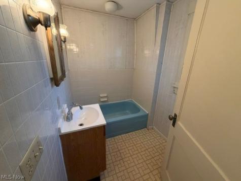 1547 Maple Avenue NE Canton OH 44705