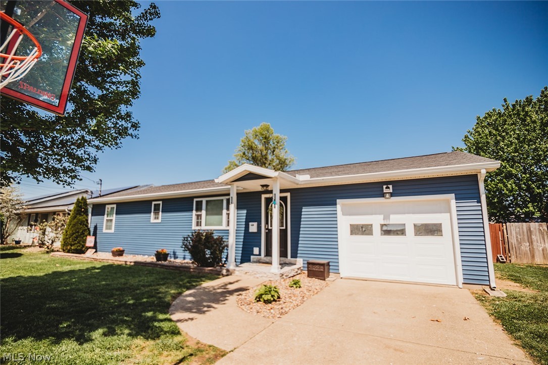 1586 Gene Street Belpre OH 45714