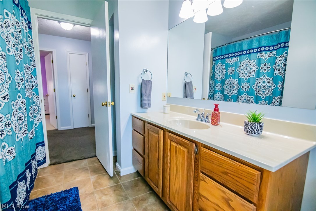 1586 Gene Street Belpre OH 45714