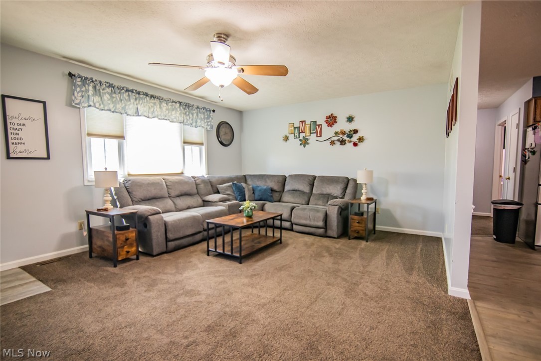1586 Gene Street Belpre OH 45714