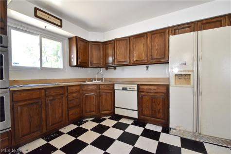 6208 Sylvia Drive Brook Park OH 44142