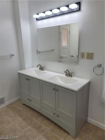 140 7th Street NW Barberton OH 44203
