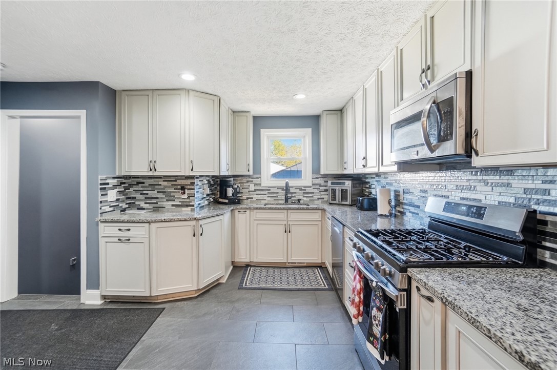 9391-9381 Columbia Road Olmsted Falls OH 44138