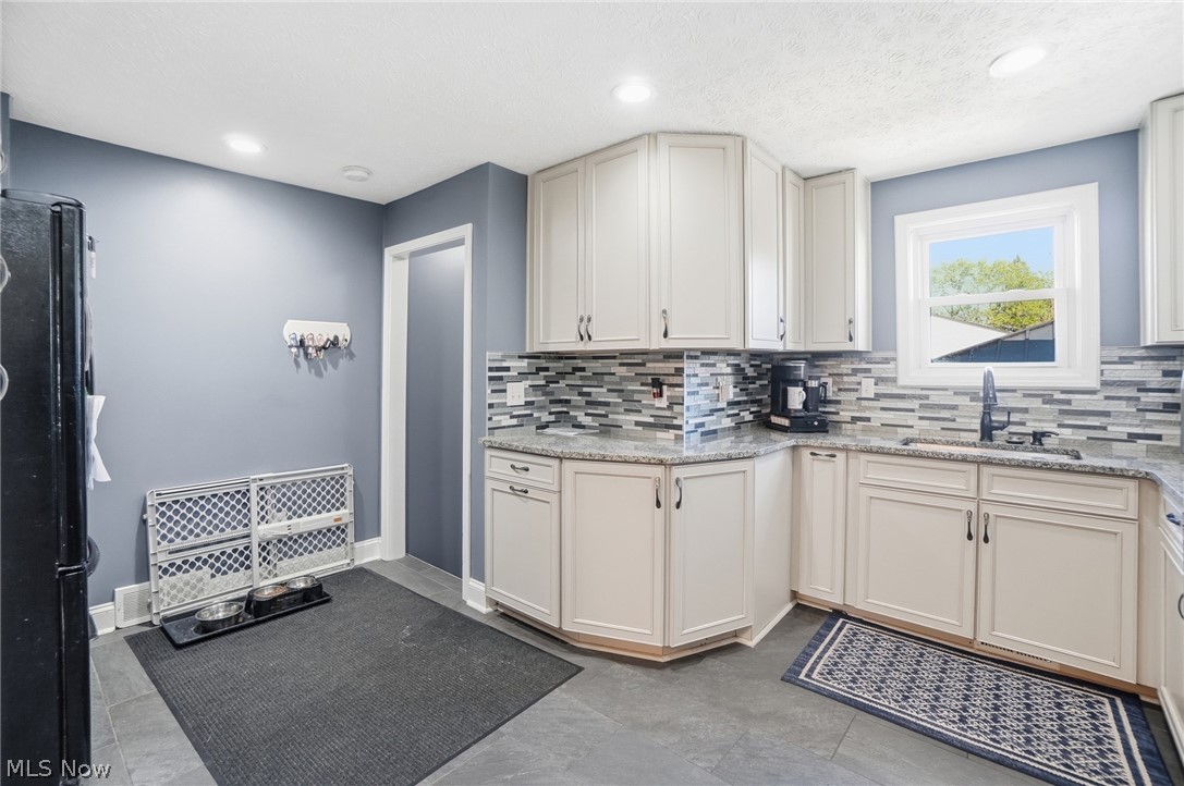 9391-9381 Columbia Road Olmsted Falls OH 44138