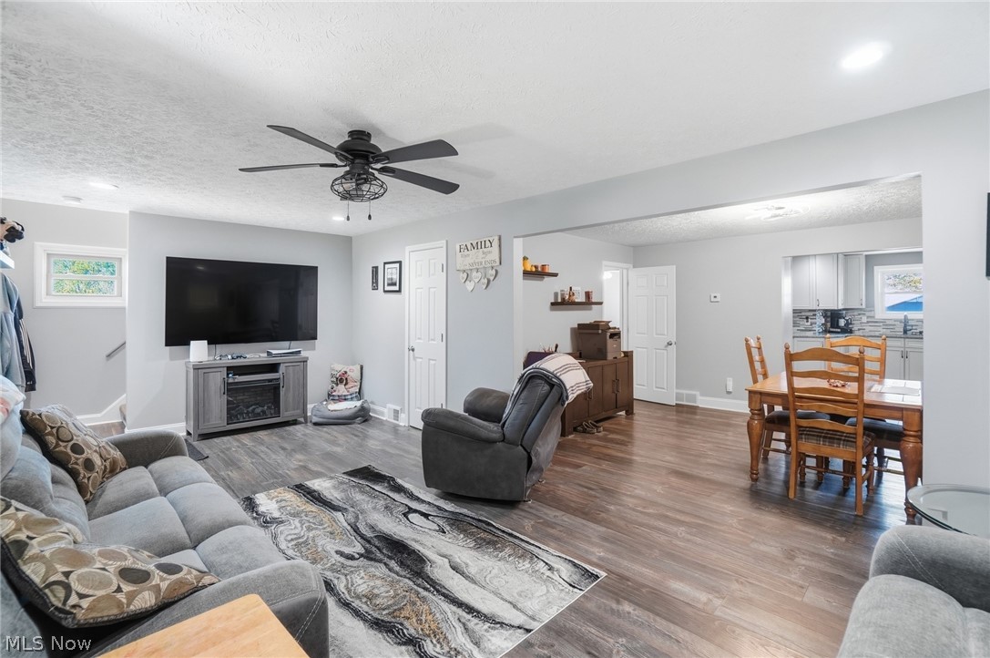 9391-9381 Columbia Road Olmsted Falls OH 44138