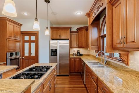 4013 Meadowvale Court Akron OH 44333