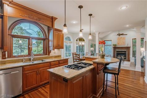 4013 Meadowvale Court Akron OH 44333