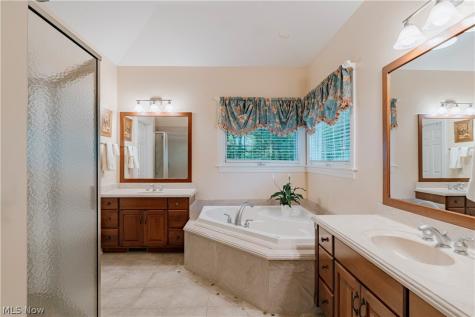 4013 Meadowvale Court Akron OH 44333