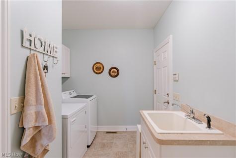 4013 Meadowvale Court Akron OH 44333