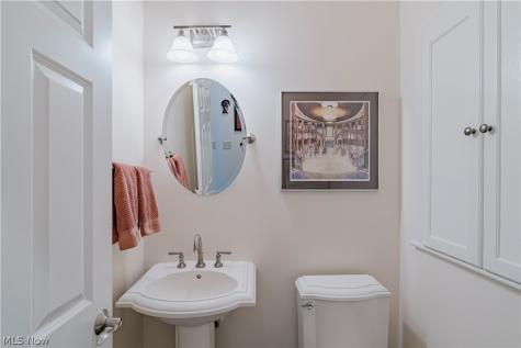 4013 Meadowvale Court Akron OH 44333