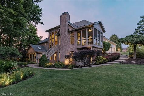 4013 Meadowvale Court Akron OH 44333