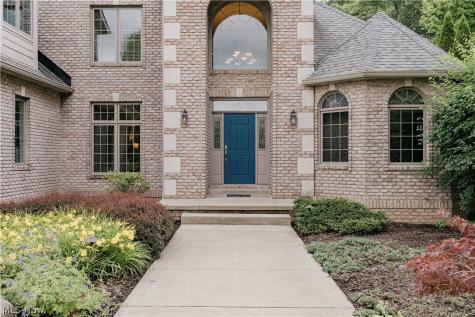 4013 Meadowvale Court Akron OH 44333