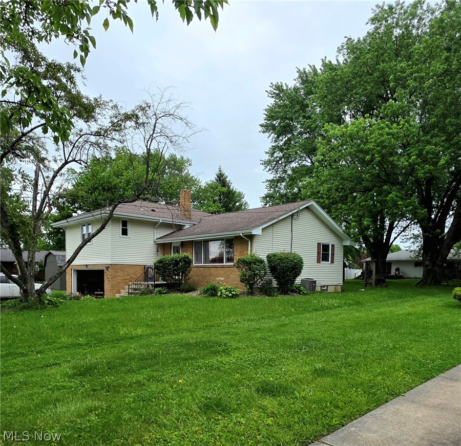 5926 Louise Avenue NW Champion OH 44483