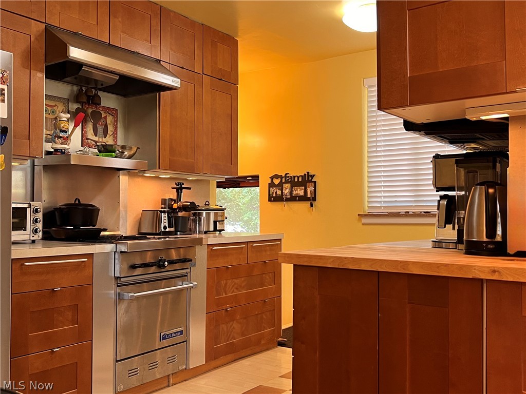 15541 Brewster Road East Cleveland OH 44112