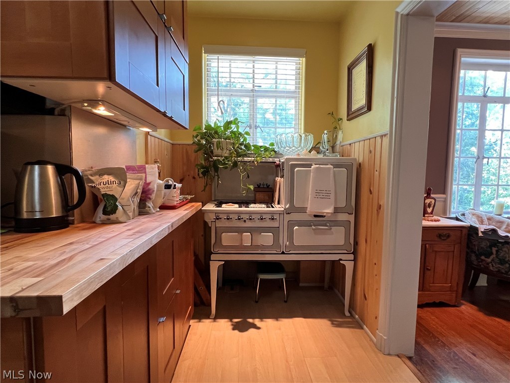 15541 Brewster Road East Cleveland OH 44112