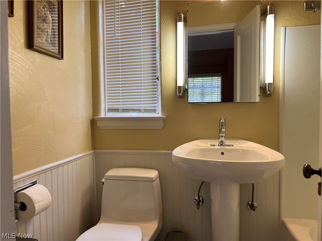 15541 Brewster Road East Cleveland OH 44112
