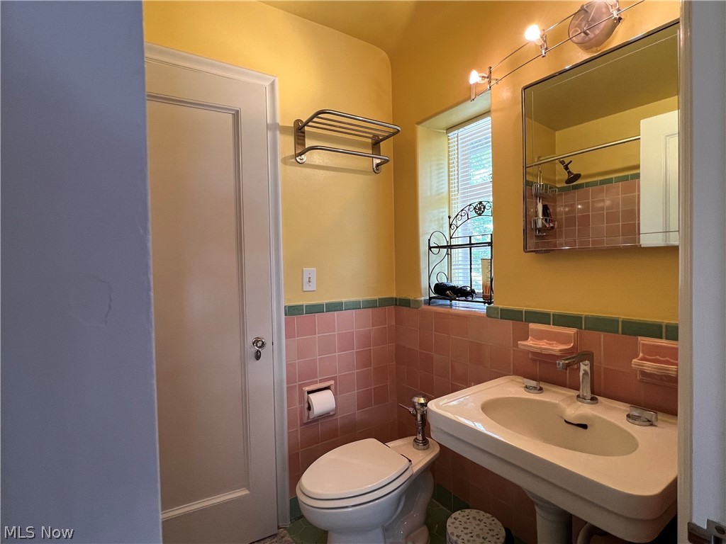 15541 Brewster Road East Cleveland OH 44112