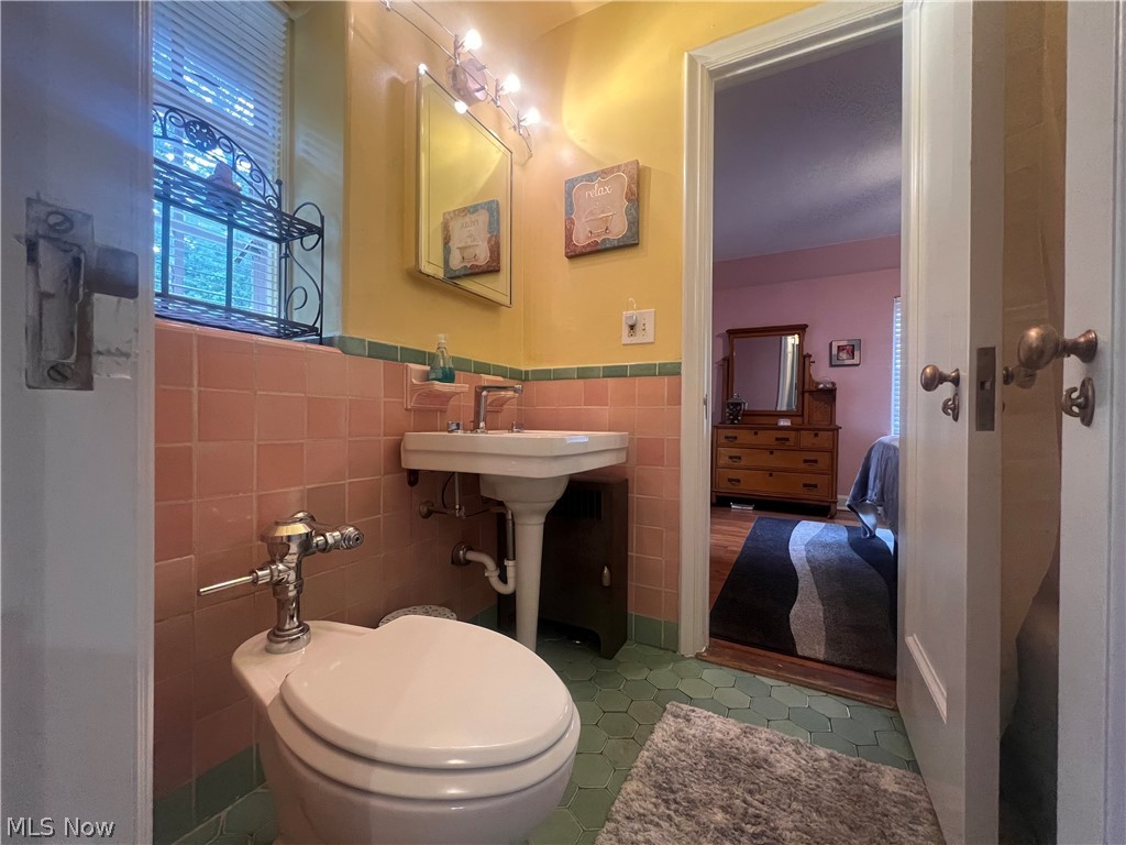 15541 Brewster Road East Cleveland OH 44112