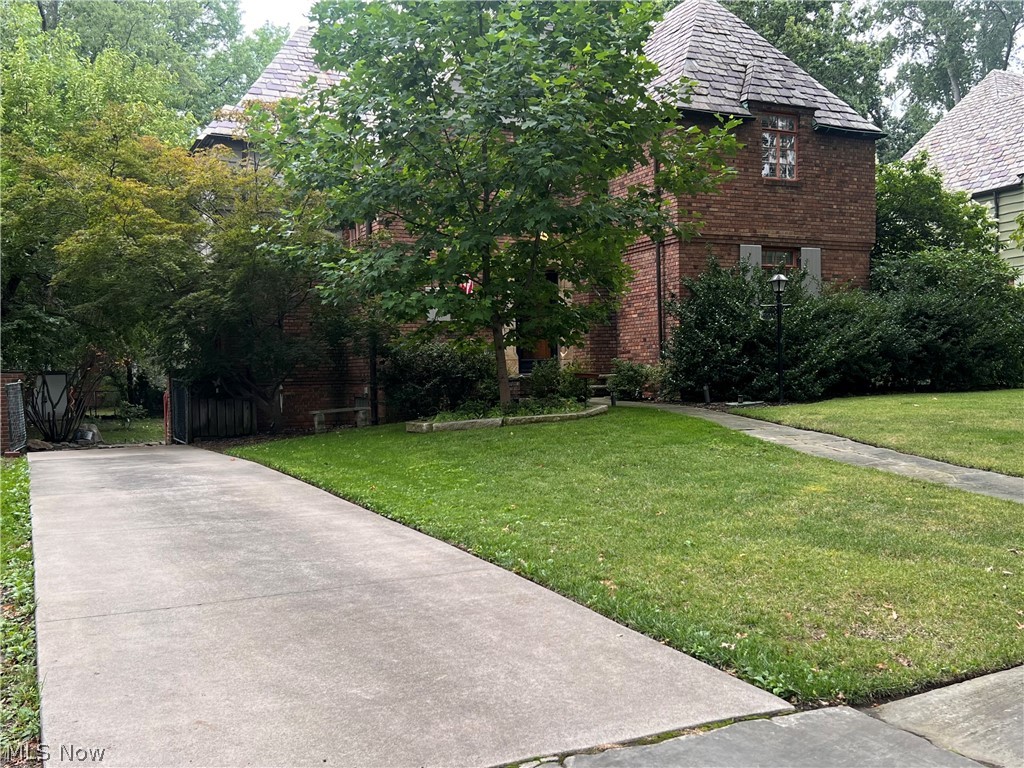 15541 Brewster Road East Cleveland OH 44112