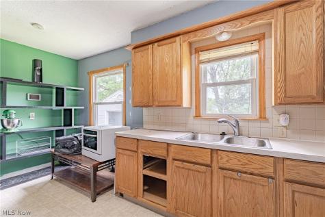 106 E Dresden Avenue Akron OH 44301