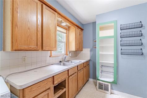 106 E Dresden Avenue Akron OH 44301
