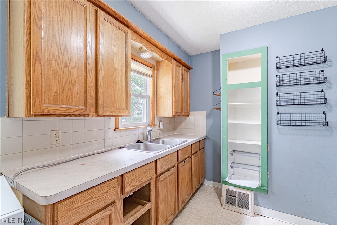 106 E Dresden Avenue Akron OH 44301