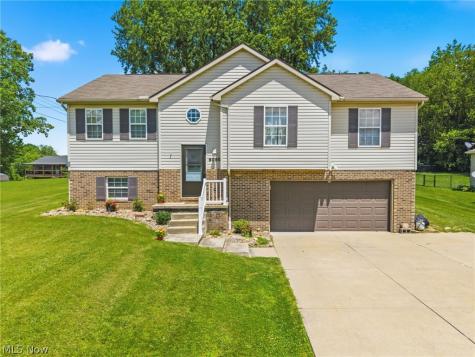 6055 Apple Street Louisville OH 44641