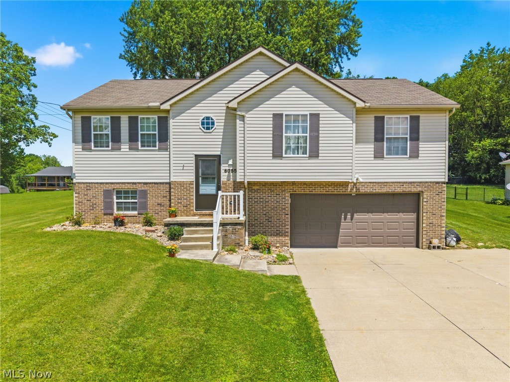 6055 Apple Street Louisville OH 44641