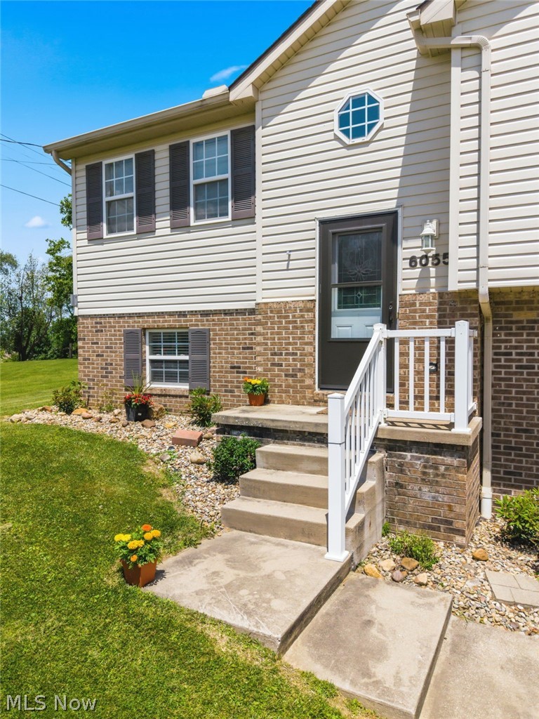 6055 Apple Street Louisville OH 44641
