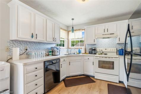 6055 Apple Street Louisville OH 44641