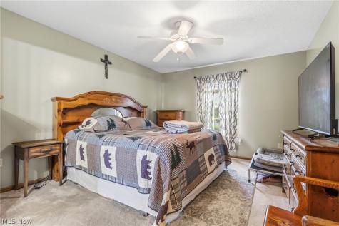 6055 Apple Street Louisville OH 44641